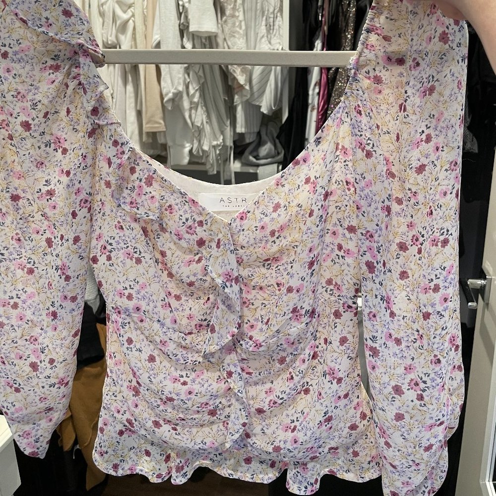 ASTR Floral Ruffle Blouse - Picture 2 of 10